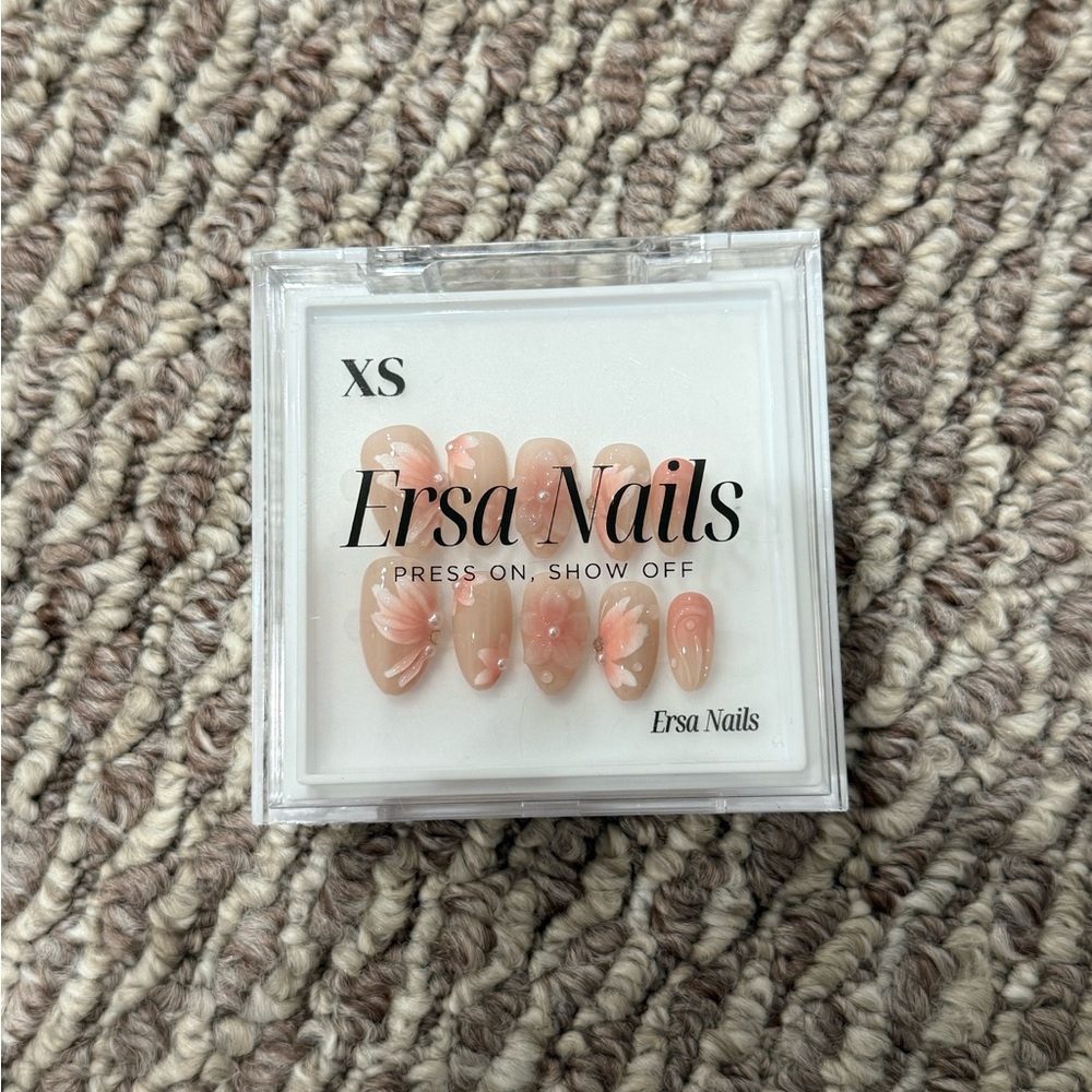 Ersa Nails: Petal Dance size xs
